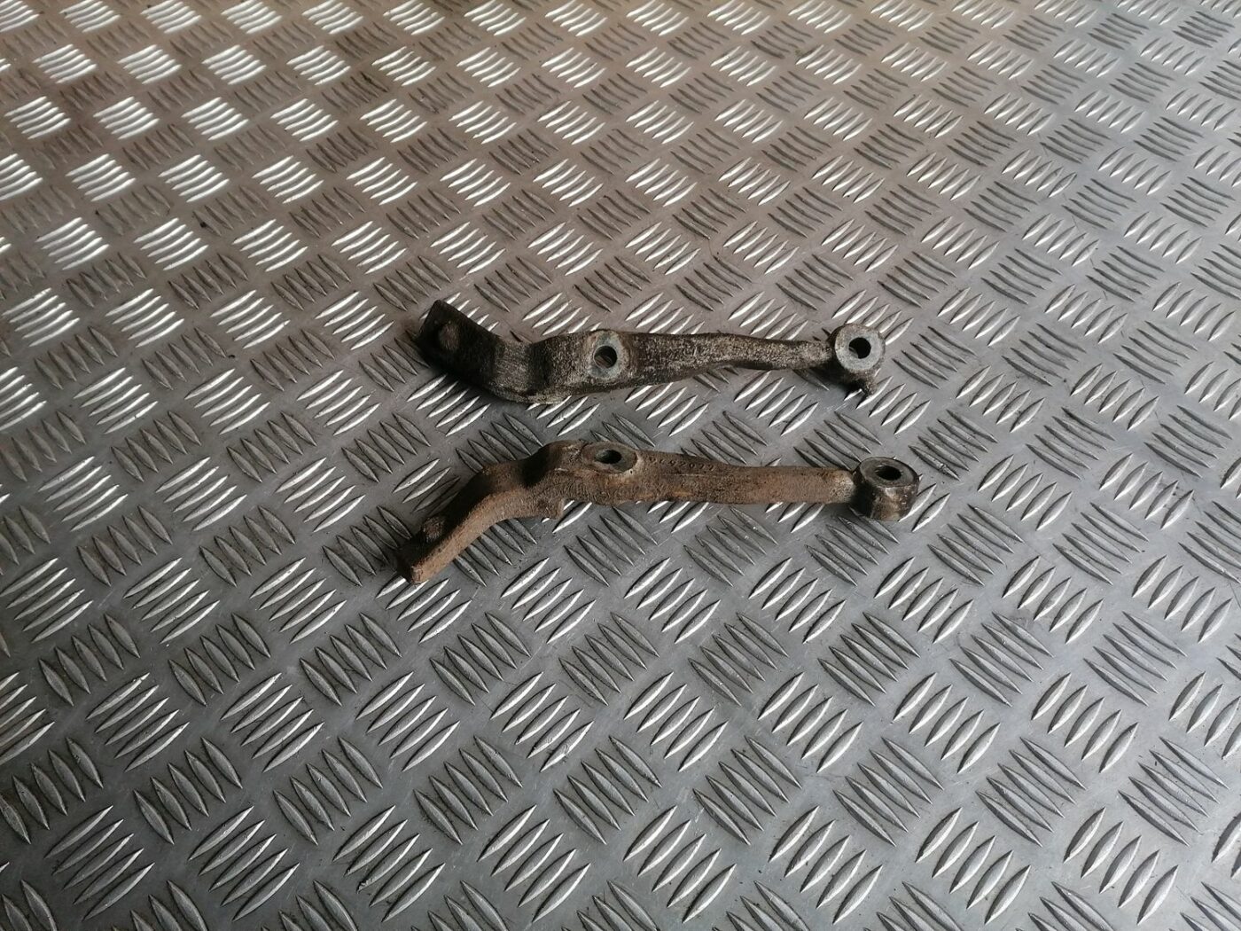 Priekšējais tilts/Priekšējais šķērsnis priekš VOLVO S60 2004 1 Priekšējais tilts/Priekšējais šķērsnis priekš VOLVO S60 2004