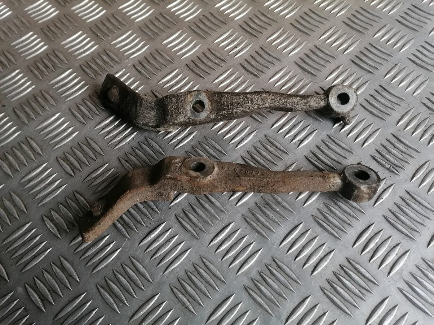 Priekšējais tilts/Priekšējais šķērsnis priekš VOLVO S60 2004 2 Priekšējais tilts/Priekšējais šķērsnis priekš VOLVO S60 2004