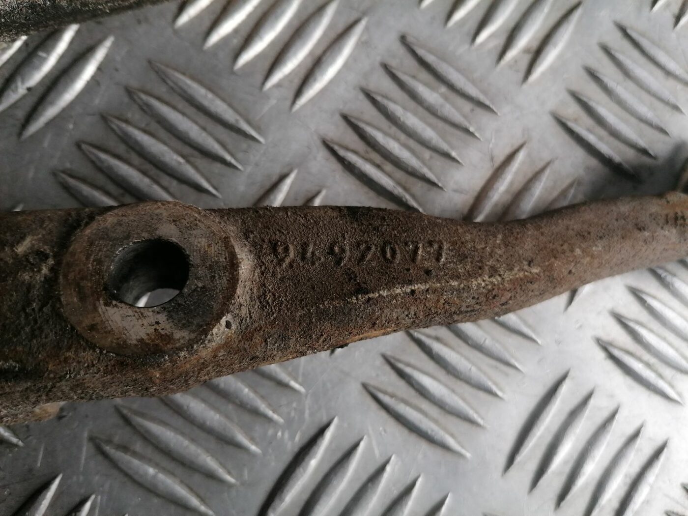 Priekšējais tilts/Priekšējais šķērsnis priekš VOLVO S60 2004 5 Priekšējais tilts/Priekšējais šķērsnis priekš VOLVO S60 2004