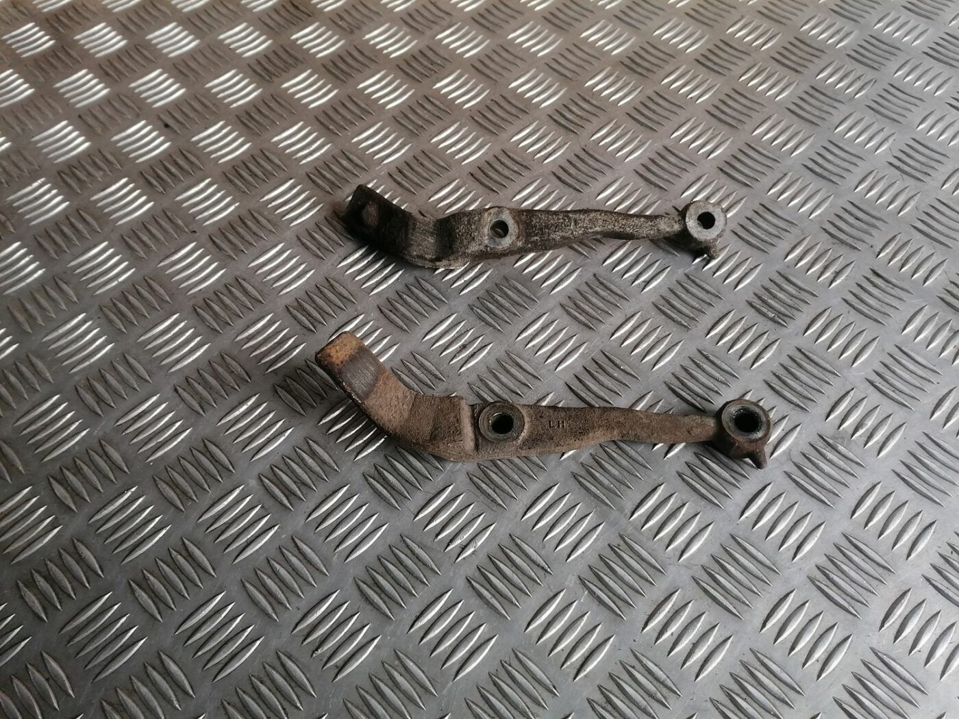 Priekšējais tilts/Priekšējais šķērsnis priekš VOLVO S60 2004 4 Priekšējais tilts/Priekšējais šķērsnis priekš VOLVO S60 2004