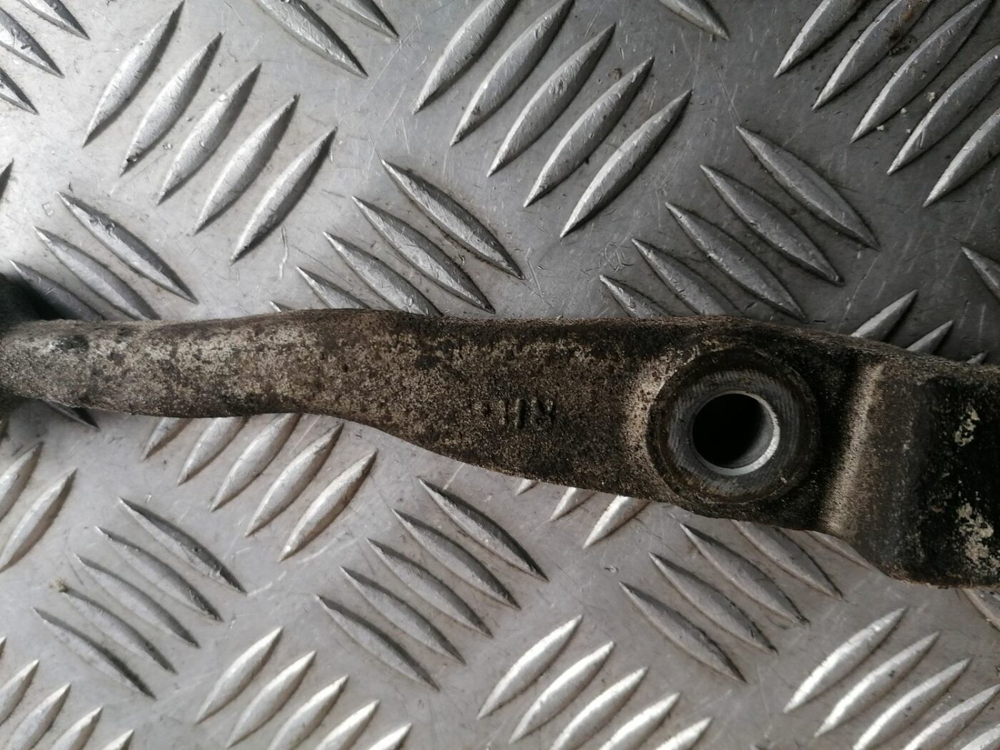 Priekšējais tilts/Priekšējais šķērsnis priekš VOLVO S60 2004 3 Priekšējais tilts/Priekšējais šķērsnis priekš VOLVO S60 2004