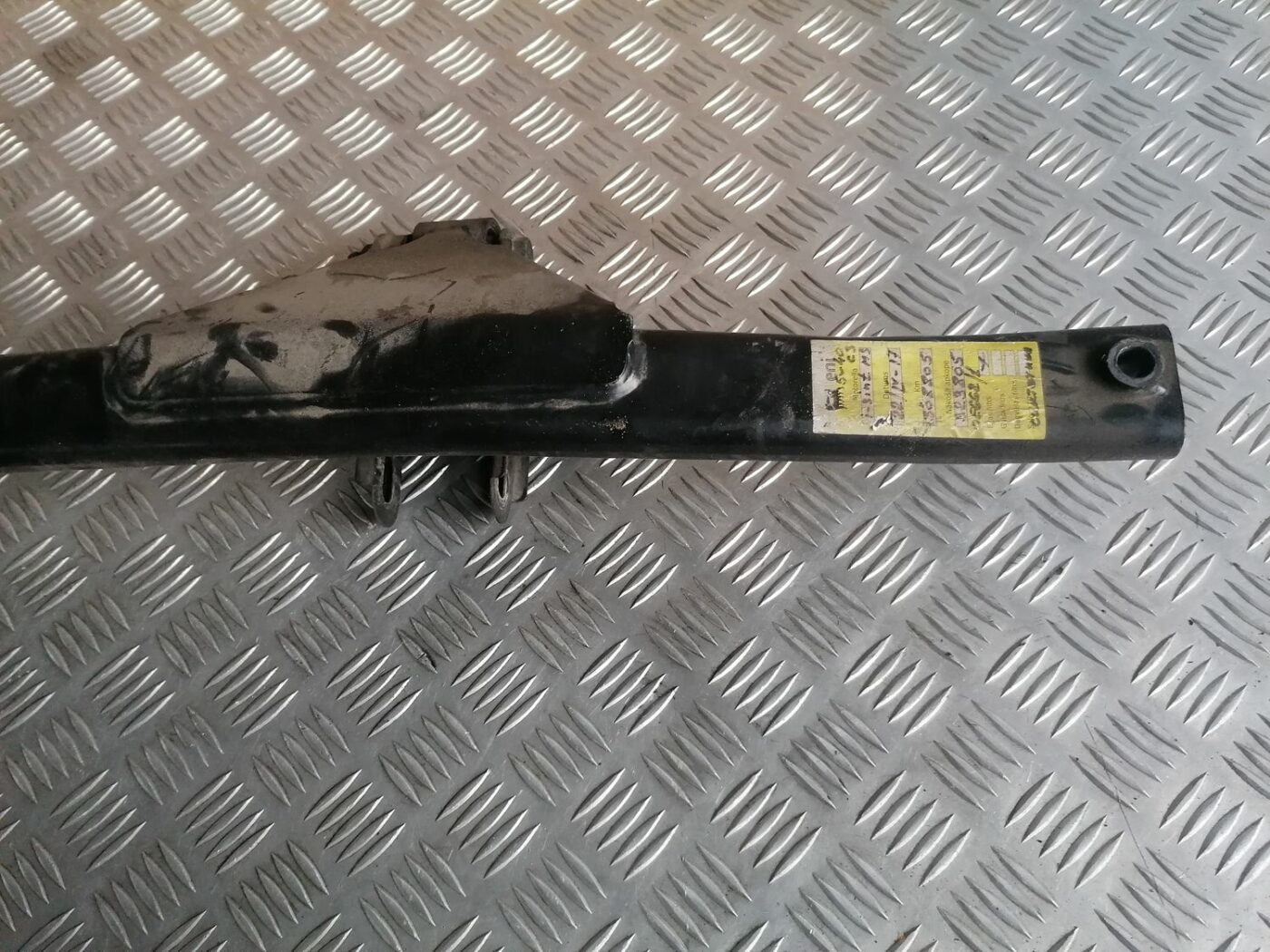 Priekšējo statņu stiprinājums priekš VOLVO S60 2004 2 Priekšējo statņu stiprinājums priekš VOLVO S60 2004