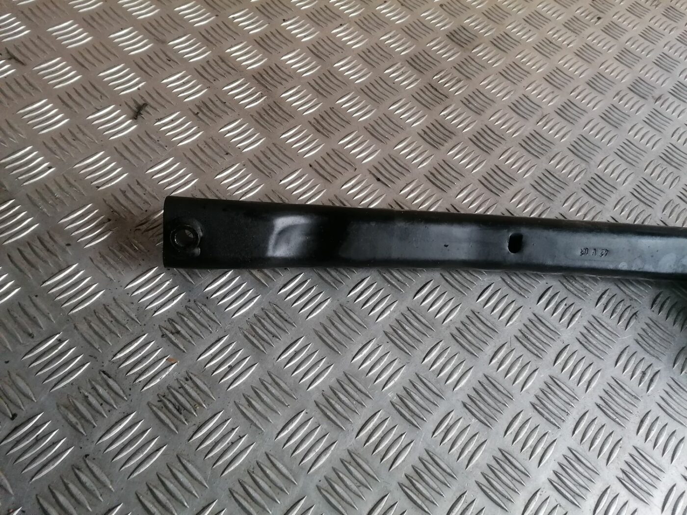 Priekšējo statņu stiprinājums priekš VOLVO S60 2004 4 Priekšējo statņu stiprinājums priekš VOLVO S60 2004