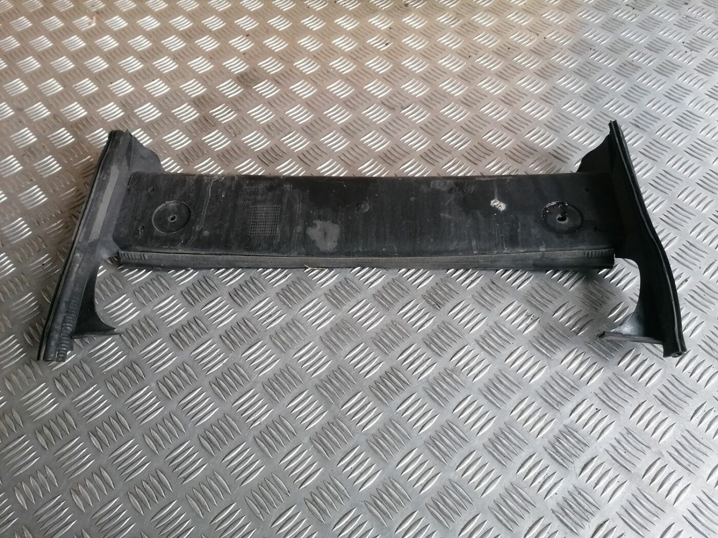 Ieplūdes gaisa deflektors/Difuzors priekš VOLVO S60 2004 1 Ieplūdes gaisa deflektors/Difuzors priekš VOLVO S60 2004