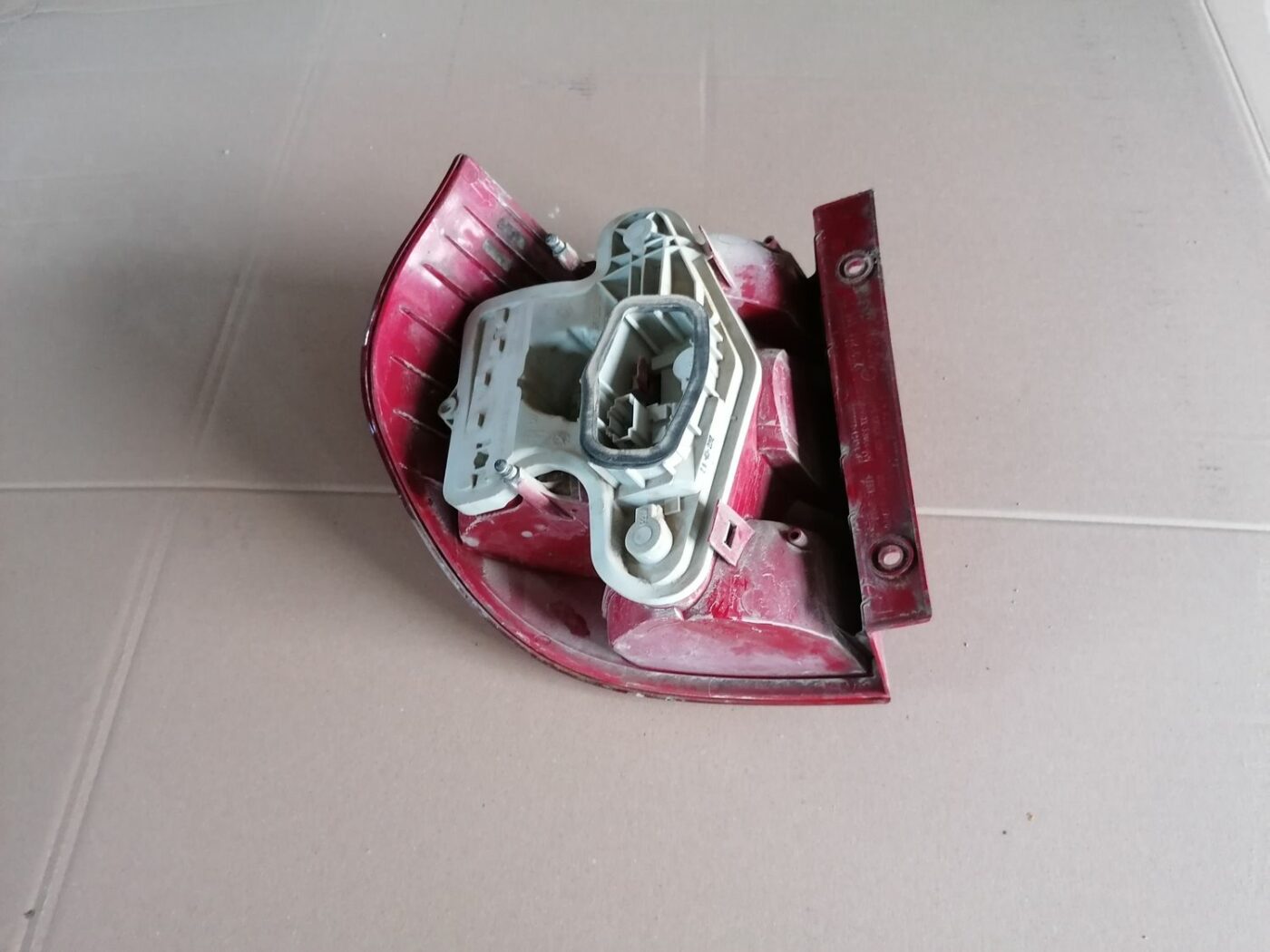 Aizmugurējais labais lukturis priekš SKODA YETI 2012 6 Aizmugurējais labais lukturis priekš SKODA YETI 2012