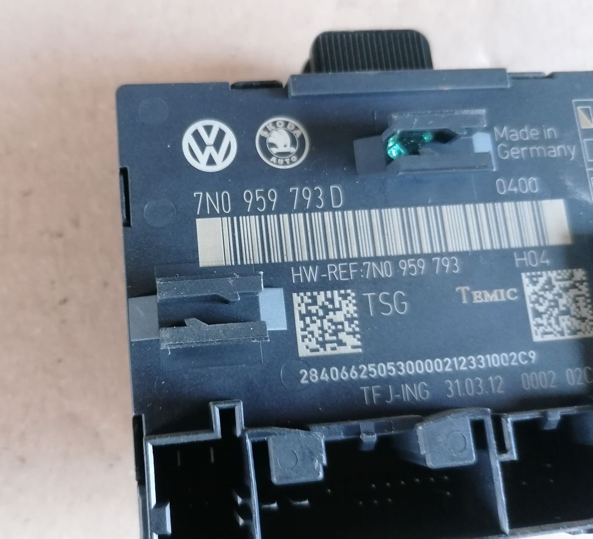 Priekšējo kreiso durvju vadības bloks priekš SKODA YETI 2012 4 Priekšējo kreiso durvju vadības bloks priekš SKODA YETI 2012