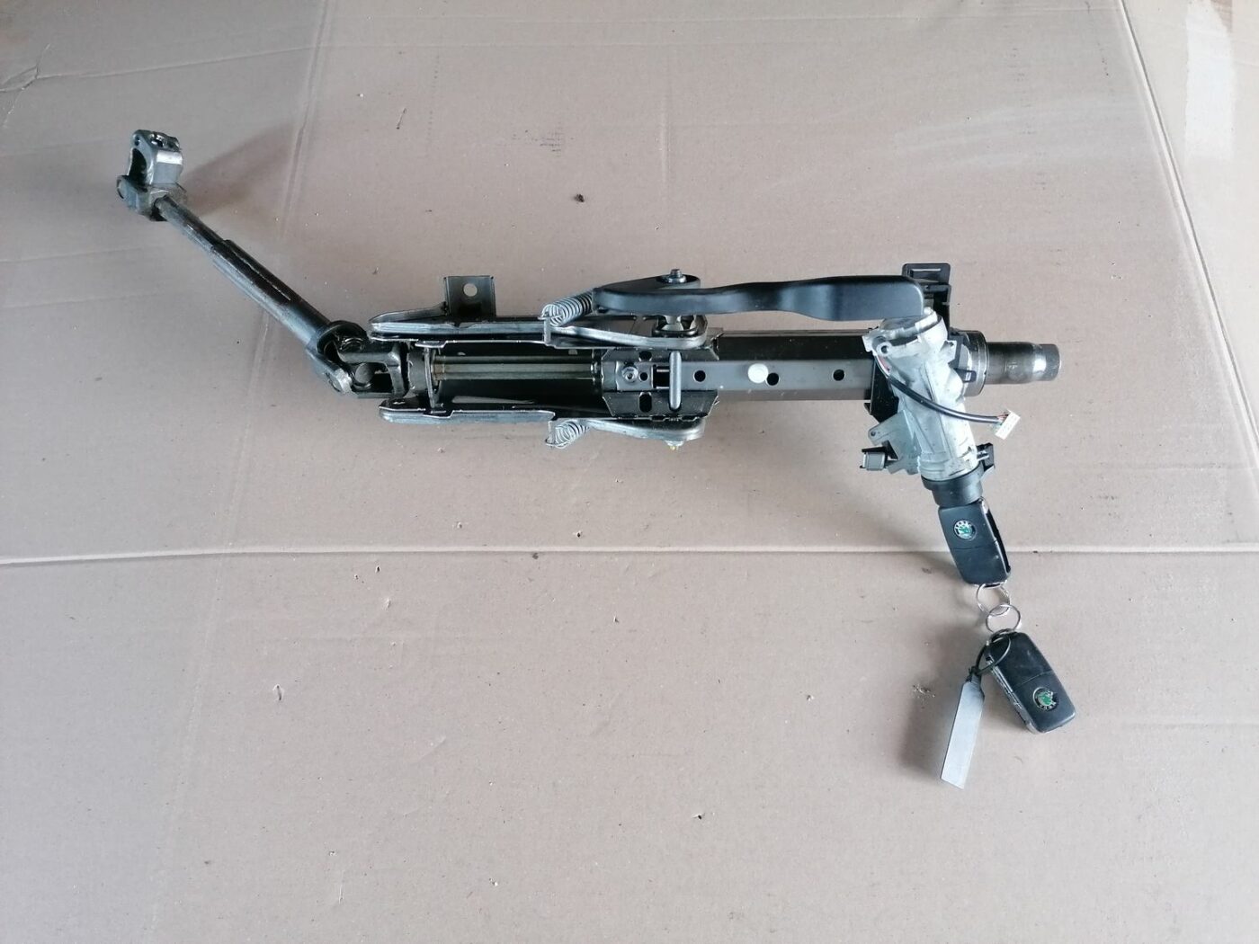 Stūres statne priekš SKODA YETI 2012 1 Stūres statne priekš SKODA YETI 2012