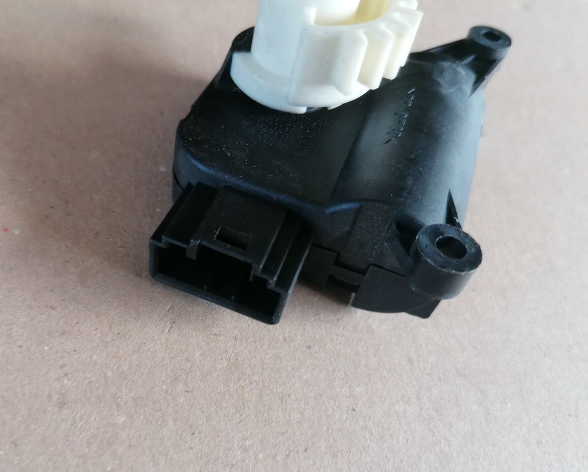 Apsildes sistēmas aktuators priekš SKODA YETI 2012 4 Apsildes sistēmas aktuators priekš SKODA YETI 2012