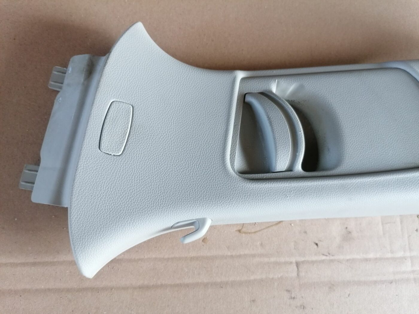 Vidējas salona statnes apdare priekš SKODA YETI 2012 5 Vidējas salona statnes apdare priekš SKODA YETI 2012