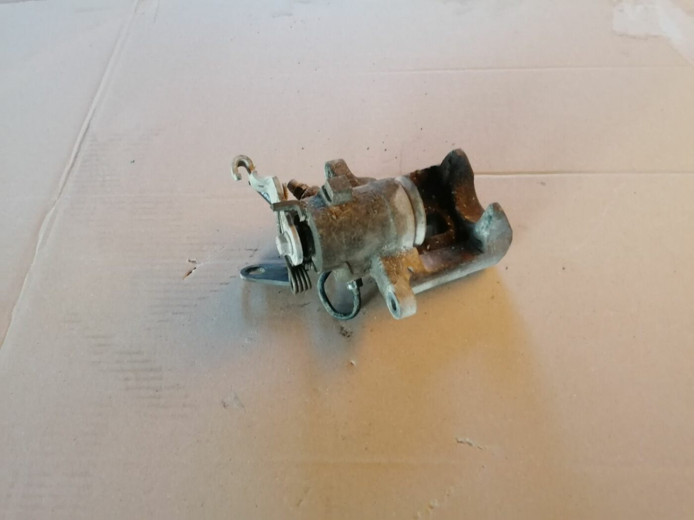 Aizmugurējais labais suports priekš SKODA YETI 2012 5 Aizmugurējais labais suports priekš SKODA YETI 2012