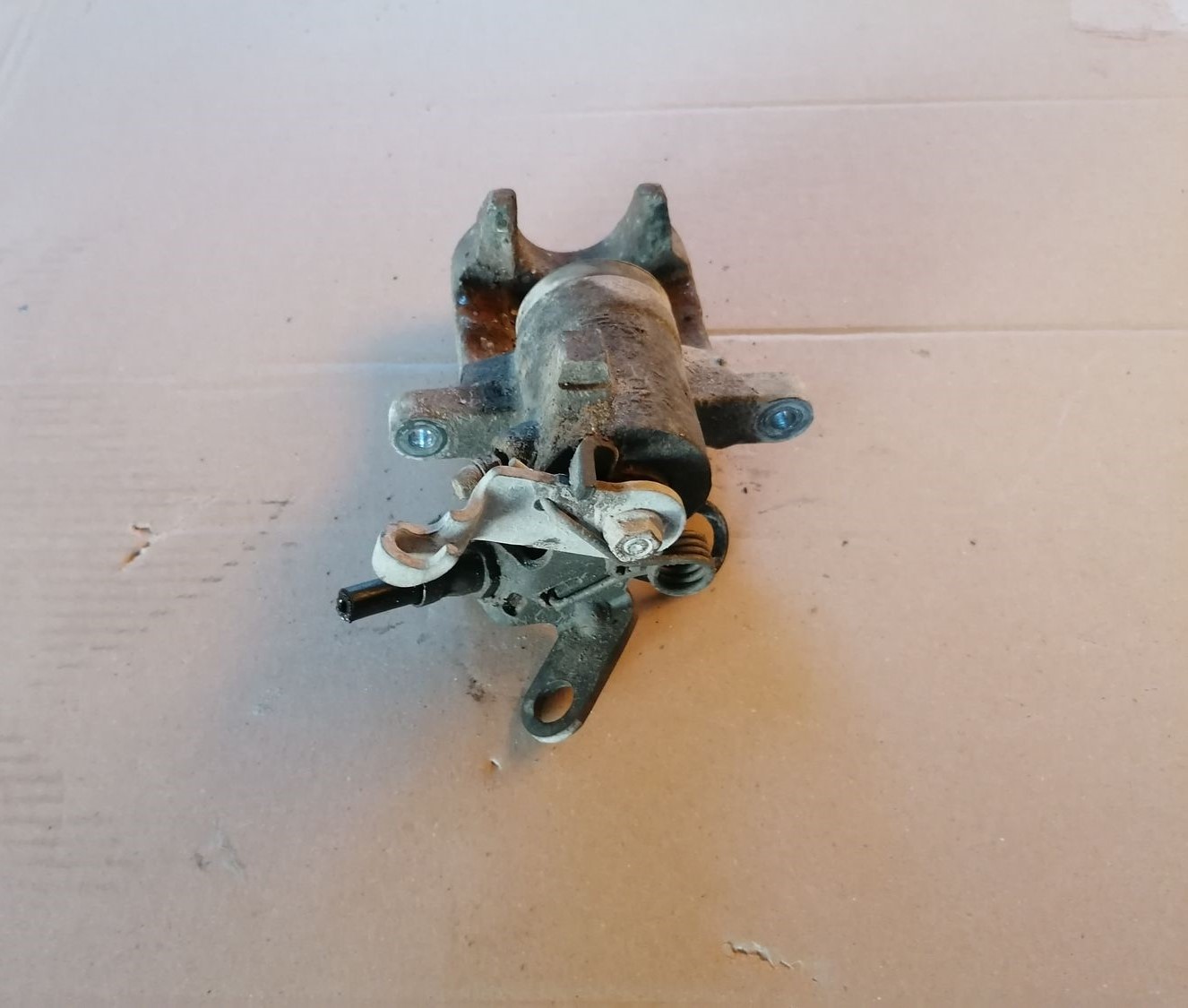 Aizmugurējais labais suports priekš SKODA YETI 2012 3 Aizmugurējais labais suports priekš SKODA YETI 2012