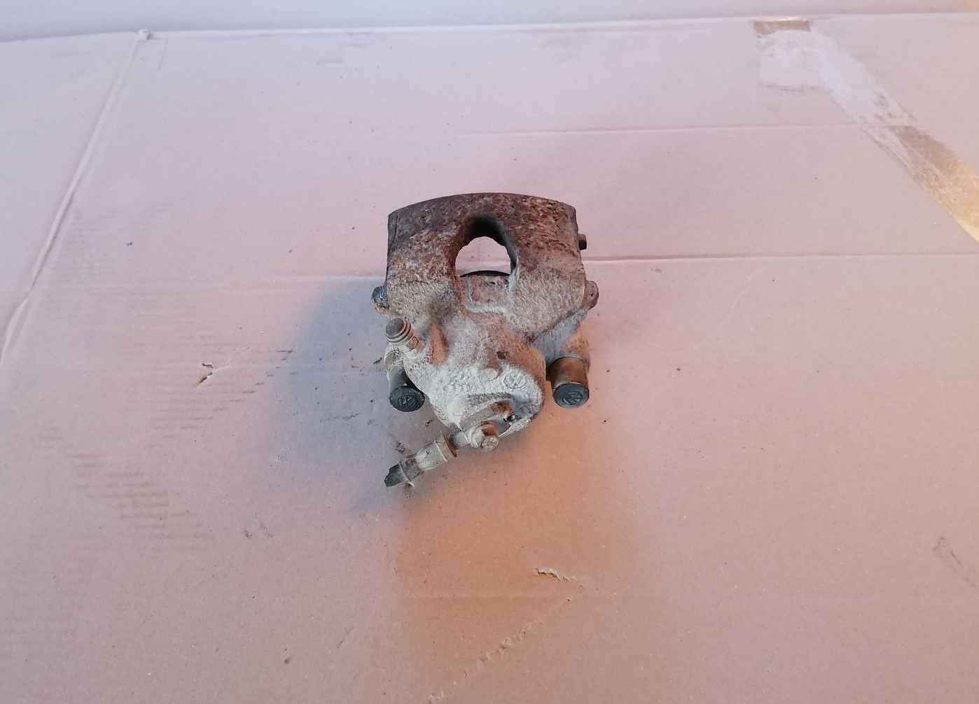 Priekšējais kreisais suports priekš SKODA YETI 2012 1 Priekšējais kreisais suports priekš SKODA YETI 2012