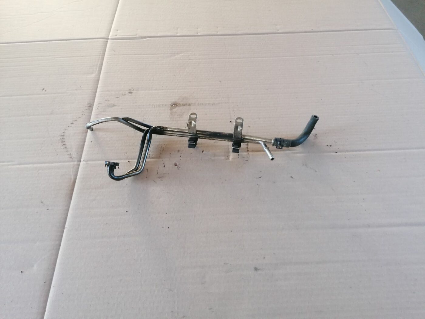 Degvielas caurules savienojums priekš SKODA YETI 2012 1 Degvielas caurules savienojums priekš SKODA YETI 2012