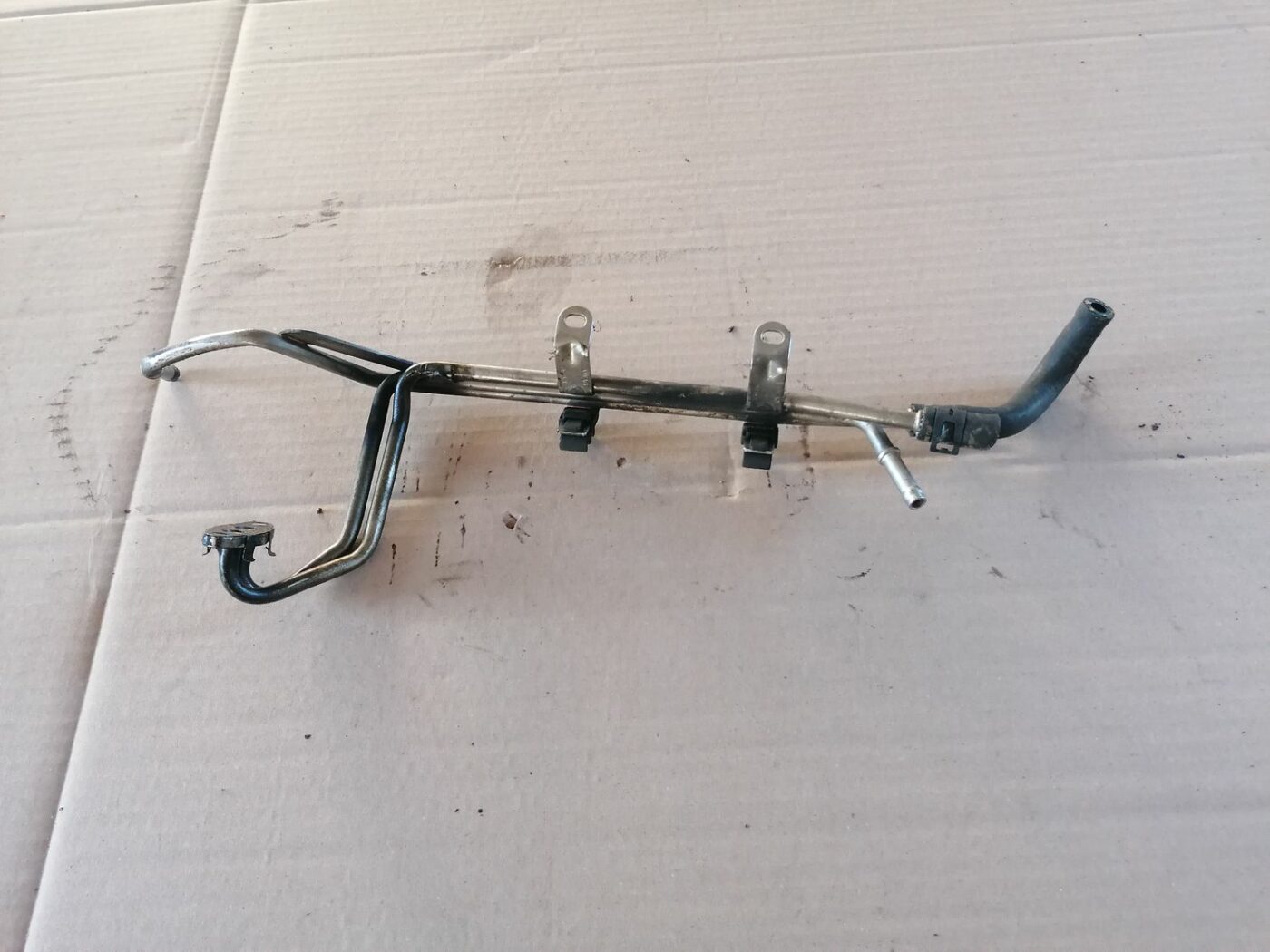 Degvielas caurules savienojums priekš SKODA YETI 2012 2 Degvielas caurules savienojums priekš SKODA YETI 2012