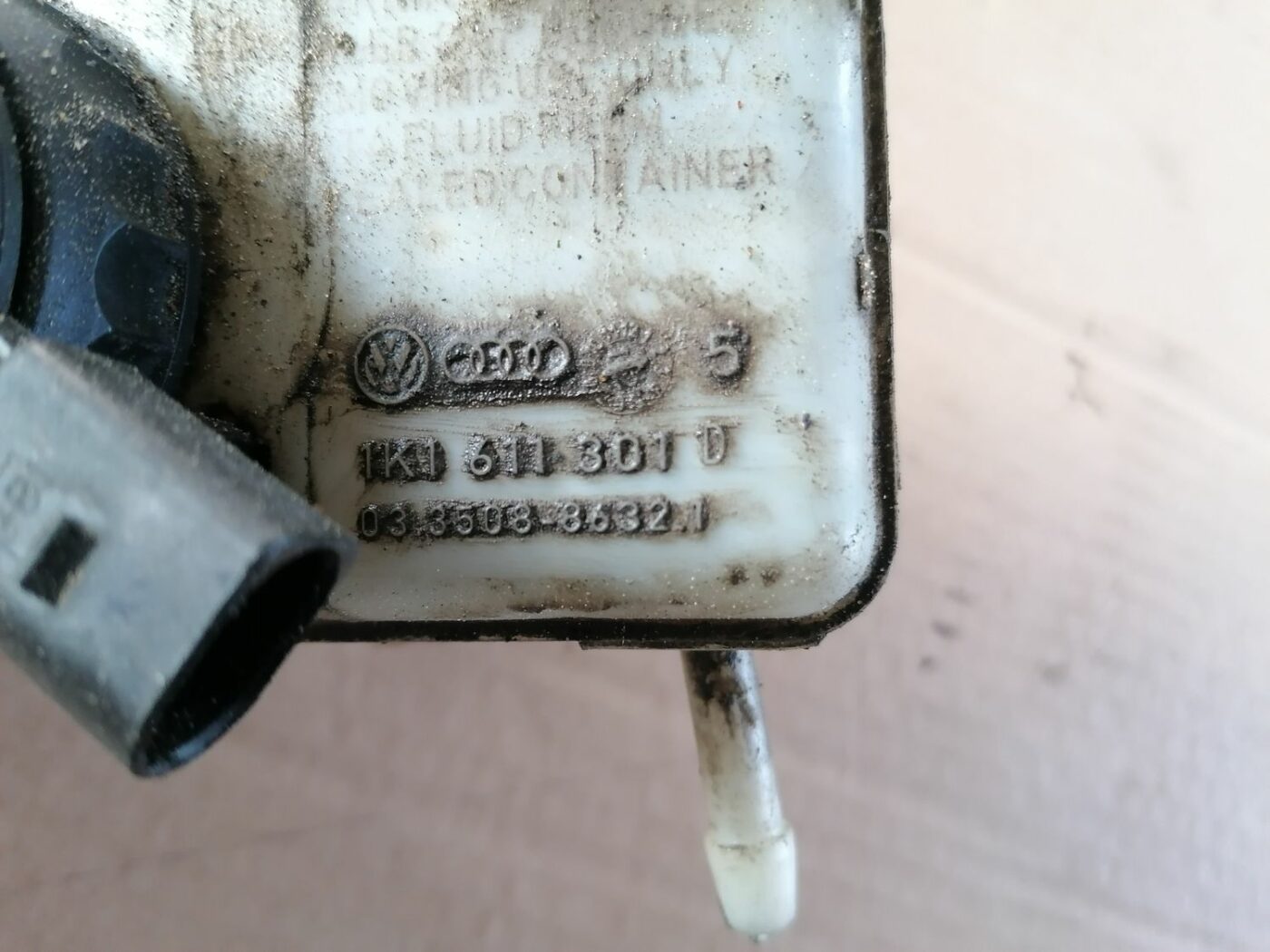 Bremžu šķidruma tvertne priekš SKODA YETI 2012 4 Bremžu šķidruma tvertne priekš SKODA YETI 2012