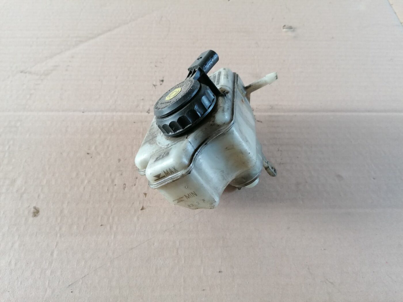 Bremžu šķidruma tvertne priekš SKODA YETI 2012 3 Bremžu šķidruma tvertne priekš SKODA YETI 2012