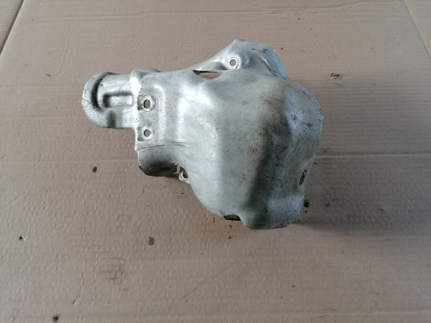 Karstuma aizsargs (mazs) priekš SKODA YETI 2012 1 Karstuma aizsargs (mazs) priekš SKODA YETI 2012