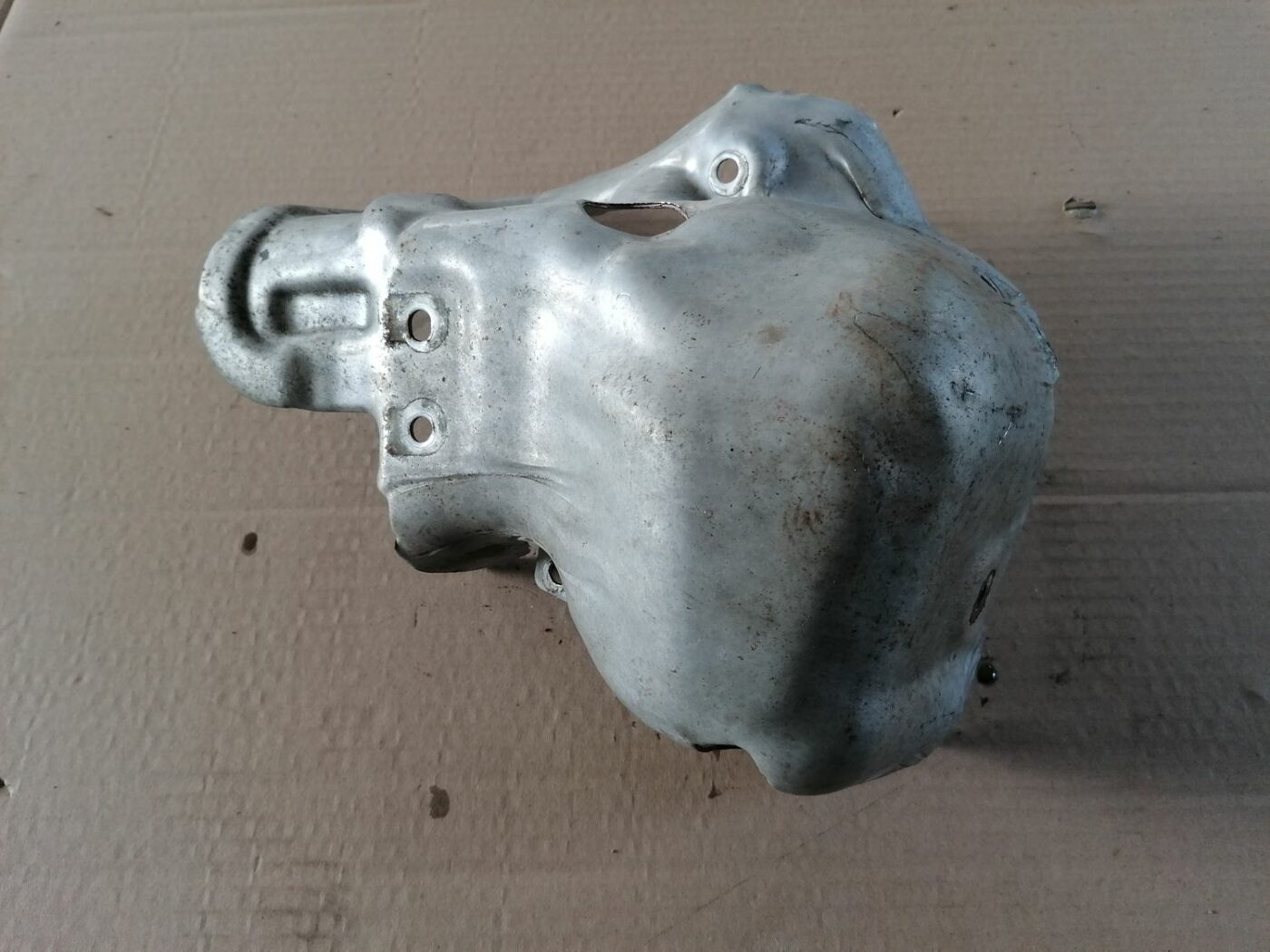 Karstuma aizsargs (mazs) priekš SKODA YETI 2012 2 Karstuma aizsargs (mazs) priekš SKODA YETI 2012