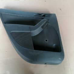 Aizmugurējo kreiso durvju apdare priekš SKODA YETI 2012