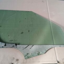 Priekšējo labo durvju stikls priekš SKODA YETI 2012