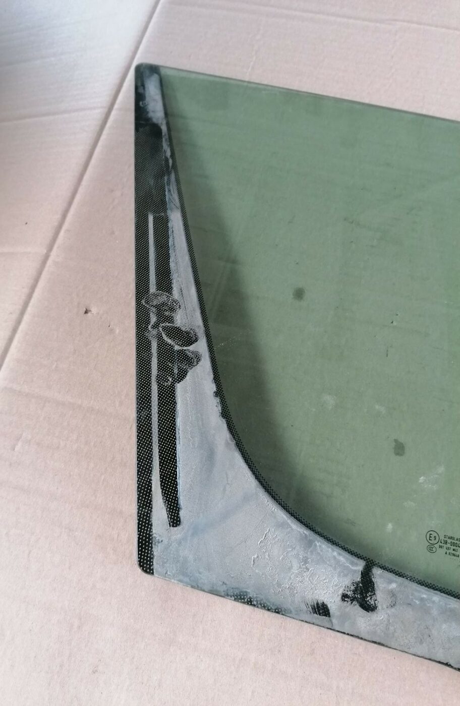 Priekšējo labo durvju stikls priekš SKODA YETI 2012 3 Priekšējo labo durvju stikls priekš SKODA YETI 2012