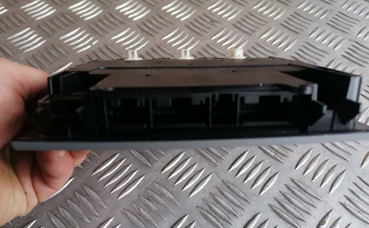 Salona apgaismojuma panelis priekš BMW 1 E87 2007 GRAPHITE 4 Salona apgaismojuma panelis priekš BMW 1 E87 2007 GRAPHITE