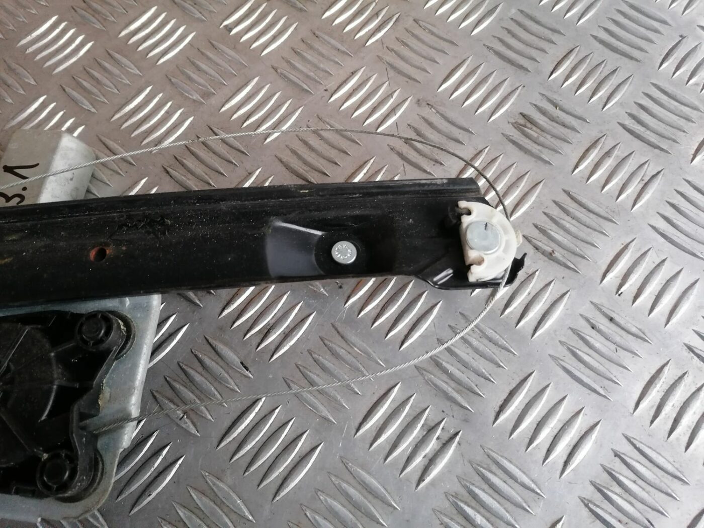 Stikla pacelšanas mehānisms aizmugurējais kreisais priekš BMW 1 E87 2007 GRAPHITE 2 Stikla pacelšanas mehānisms aizmugurējais kreisais priekš BMW 1 E87 2007 GRAPHITE