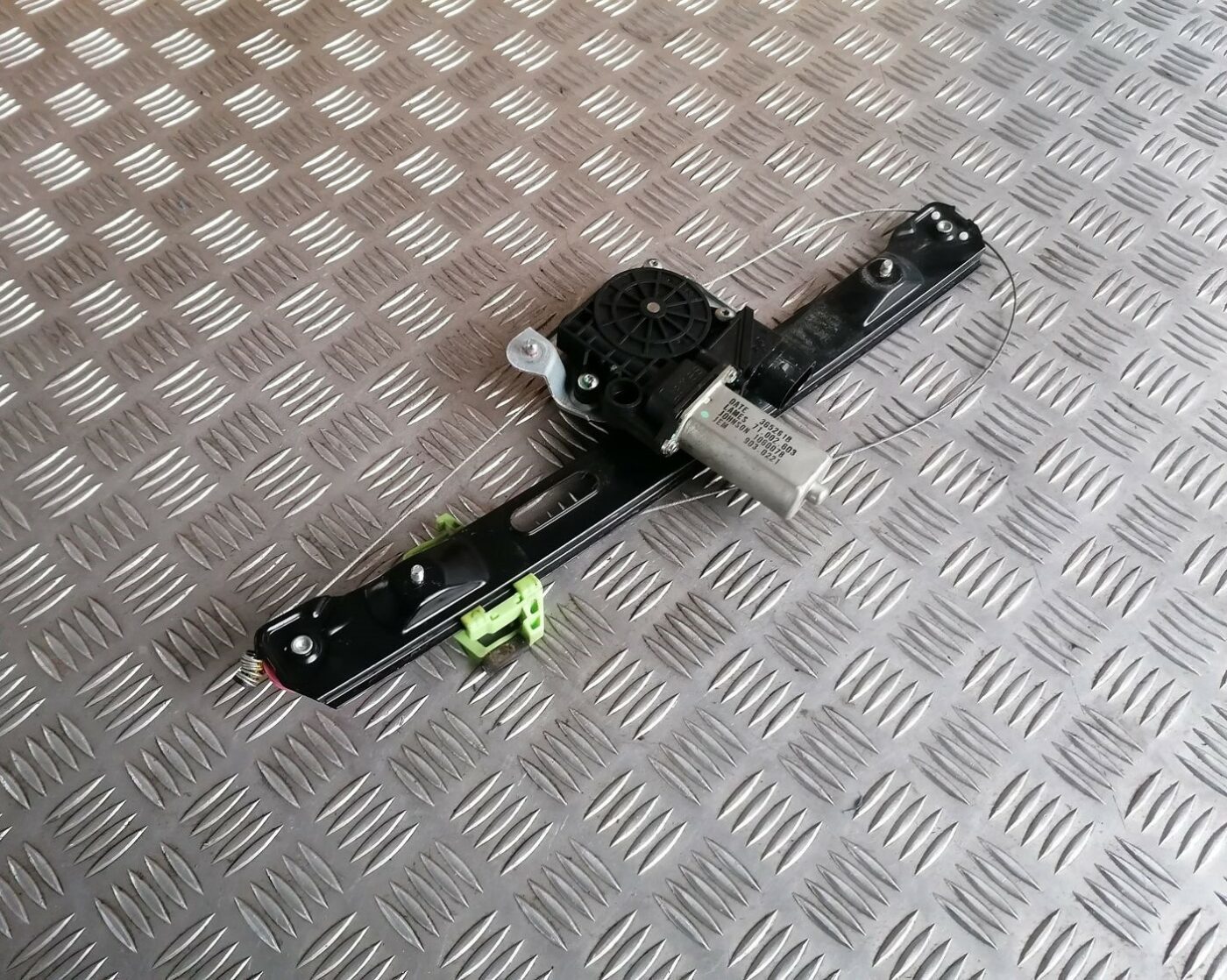 Stikla pacelšanas mehānisms aizmugurējais kreisais priekš BMW 1 E87 2007 GRAPHITE 5 Stikla pacelšanas mehānisms aizmugurējais kreisais priekš BMW 1 E87 2007 GRAPHITE