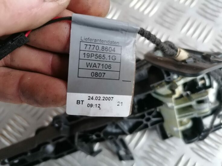 Aizmugurējais kreisais durvju rokturis priekš BMW 1 E87 2007 GRAPHITE