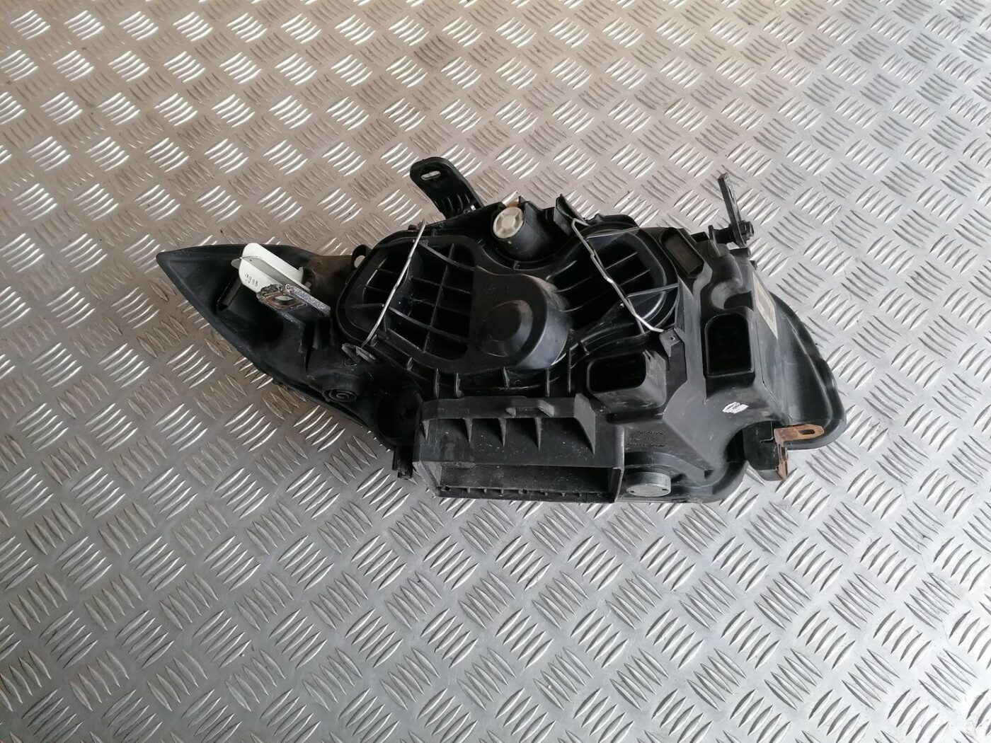 Priekšējais kreisais lukturis priekš BMW 1 E87 2007 GRAPHITE 6 Priekšējais kreisais lukturis priekš BMW 1 E87 2007 GRAPHITE