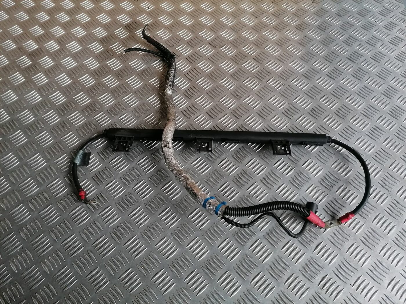 Startera un ģeneratora vads priekš BMW 1 E87 2007 GRAPHITE 1 Startera un ģeneratora vads priekš BMW 1 E87 2007 GRAPHITE