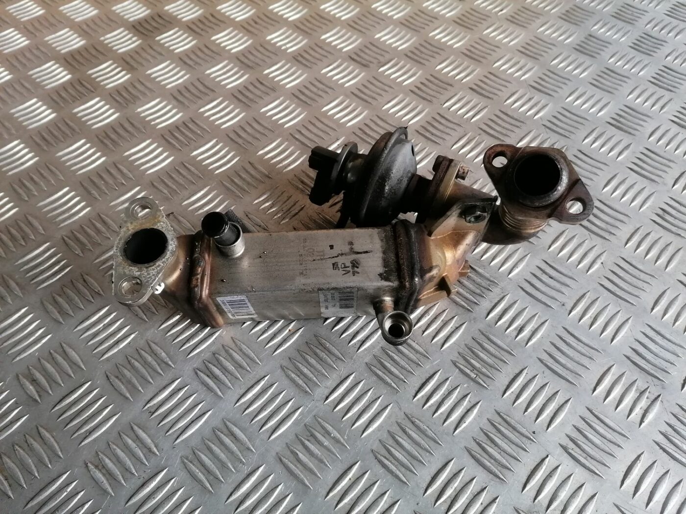 EGR vārsta dzesētājs priekš BMW 1 E87 2007 GRAPHITE 2 EGR vārsta dzesētājs priekš BMW 1 E87 2007 GRAPHITE