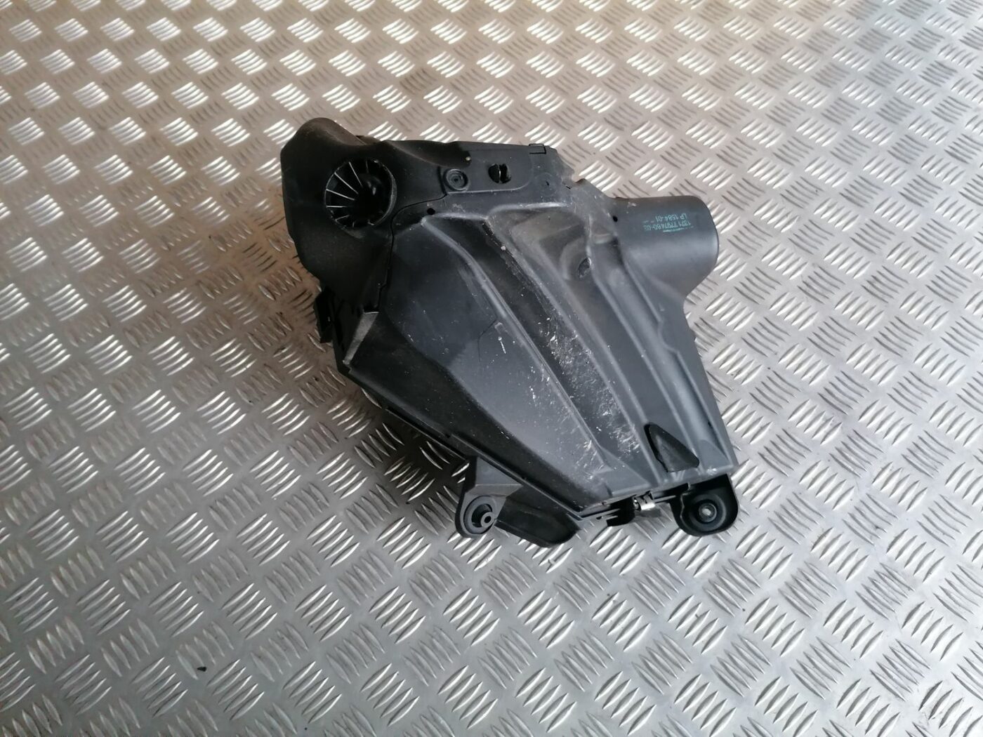 Gaisa filtra korpuss priekš BMW 1 E87 2007 GRAPHITE 9 Gaisa filtra korpuss priekš BMW 1 E87 2007 GRAPHITE