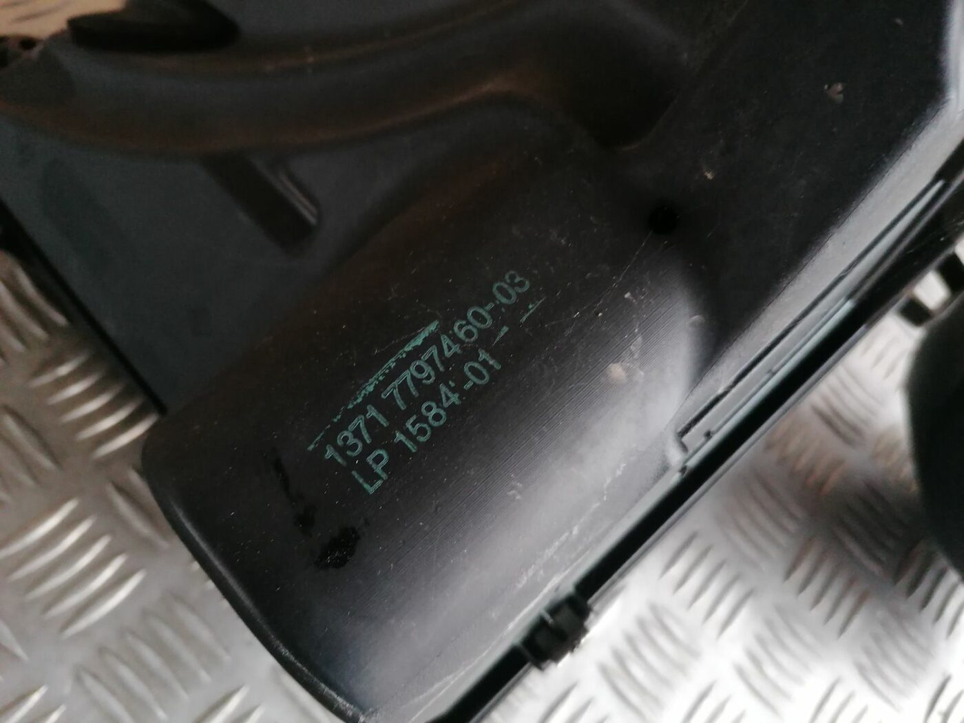 Gaisa filtra korpuss priekš BMW 1 E87 2007 GRAPHITE 6 Gaisa filtra korpuss priekš BMW 1 E87 2007 GRAPHITE