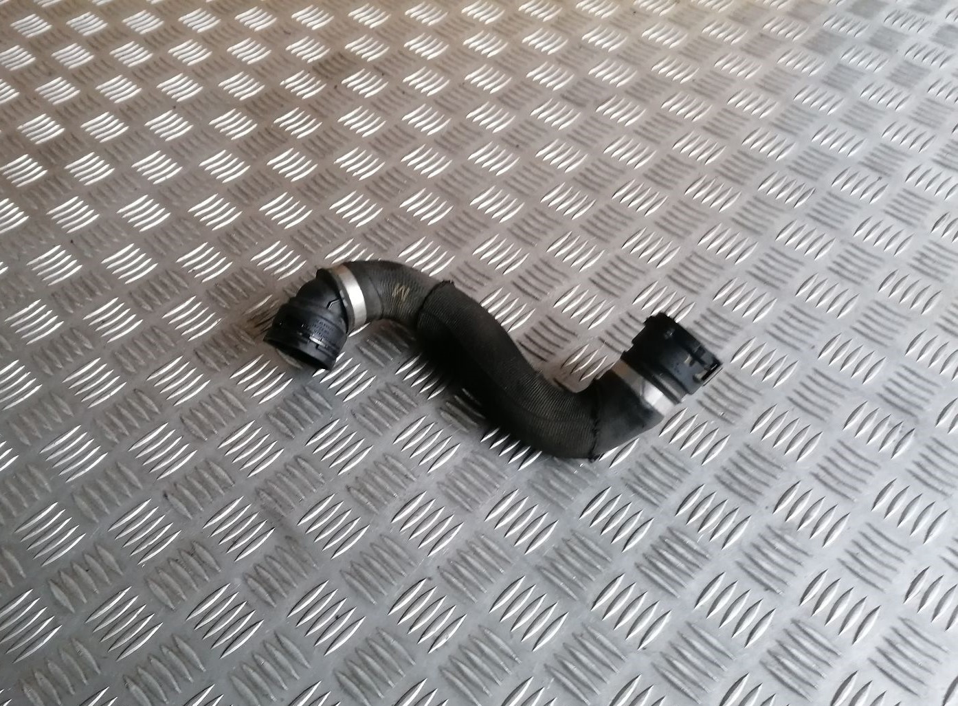 Dzesēšanas caurule priekš BMW 1 E87 2007 GRAPHITE 1 Dzesēšanas caurule priekš BMW 1 E87 2007 GRAPHITE