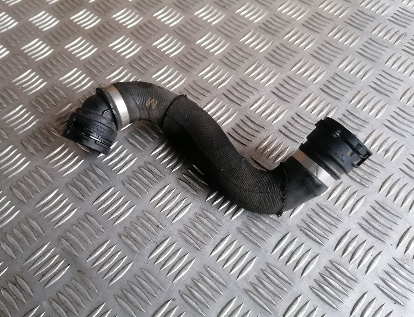 Dzesēšanas caurule priekš BMW 1 E87 2007 GRAPHITE 2 Dzesēšanas caurule priekš BMW 1 E87 2007 GRAPHITE