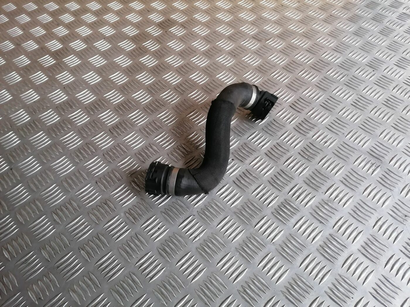 Dzesēšanas caurule priekš BMW 1 E87 2007 GRAPHITE 3 Dzesēšanas caurule priekš BMW 1 E87 2007 GRAPHITE