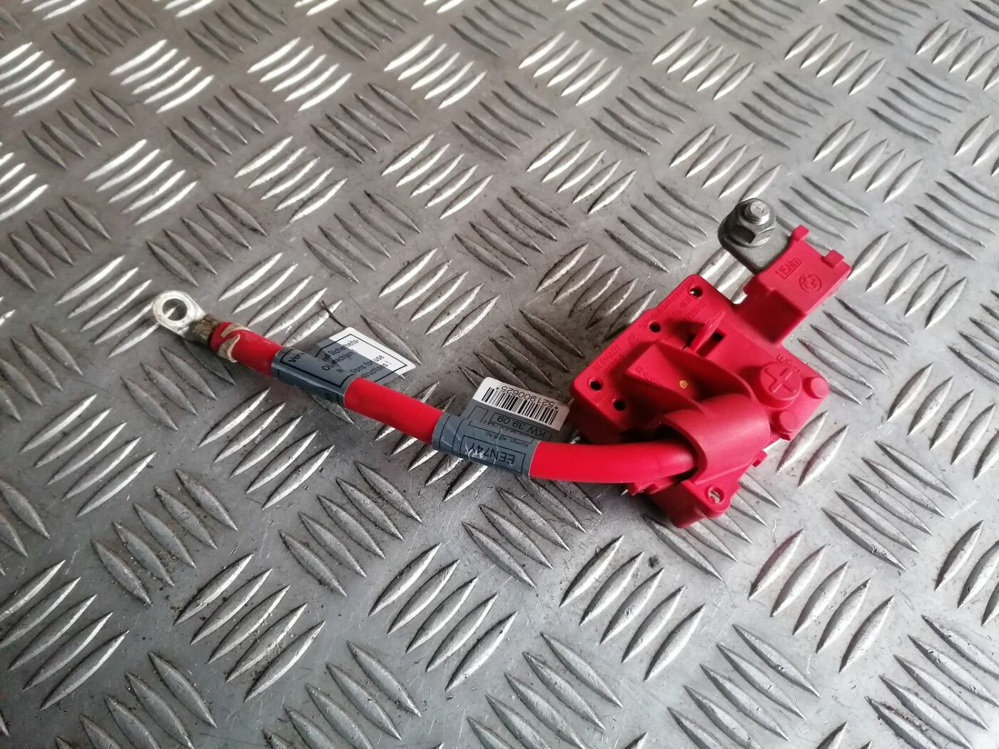 Pozitīvais elektrovads priekš BMW 1 E87 2007 GRAPHITE 2 Pozitīvais elektrovads priekš BMW 1 E87 2007 GRAPHITE