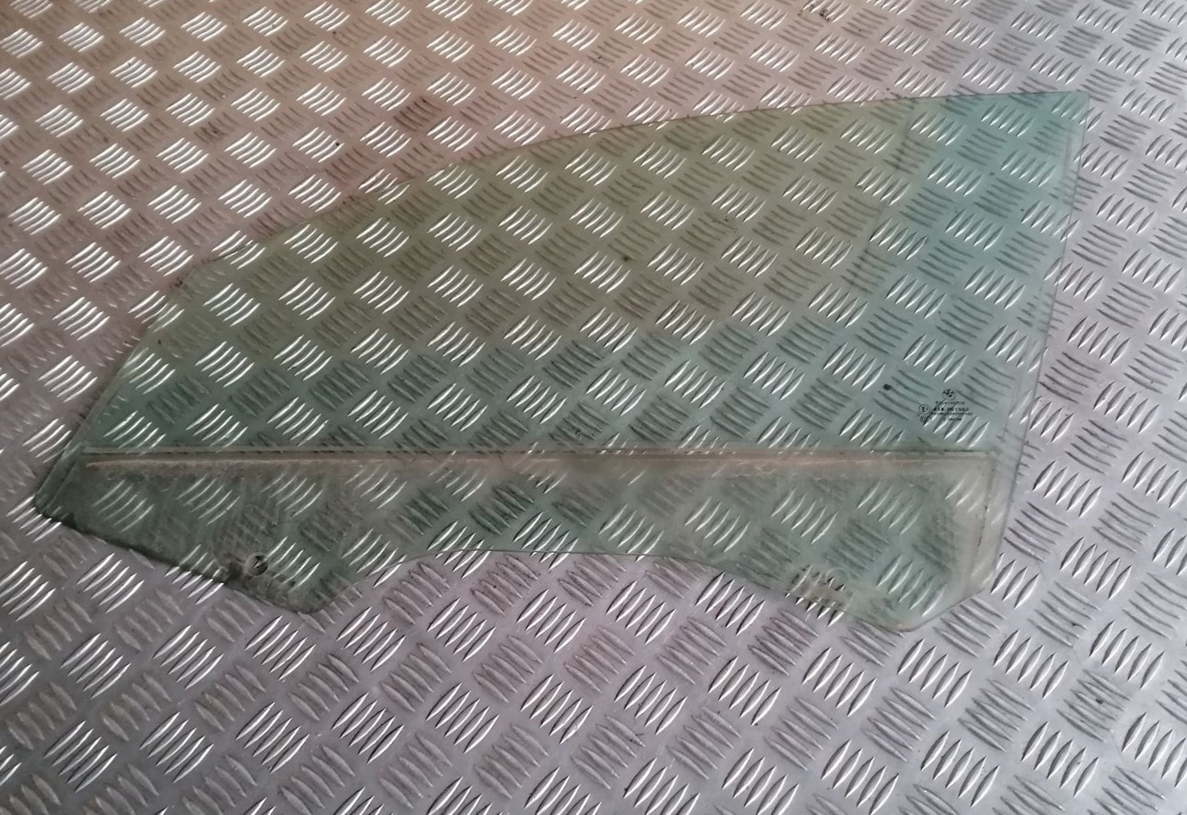 Priekšējo kreiso durvju stikls priekš BMW 1 E87 2007 GRAPHITE 1 Priekšējo kreiso durvju stikls priekš BMW 1 E87 2007 GRAPHITE