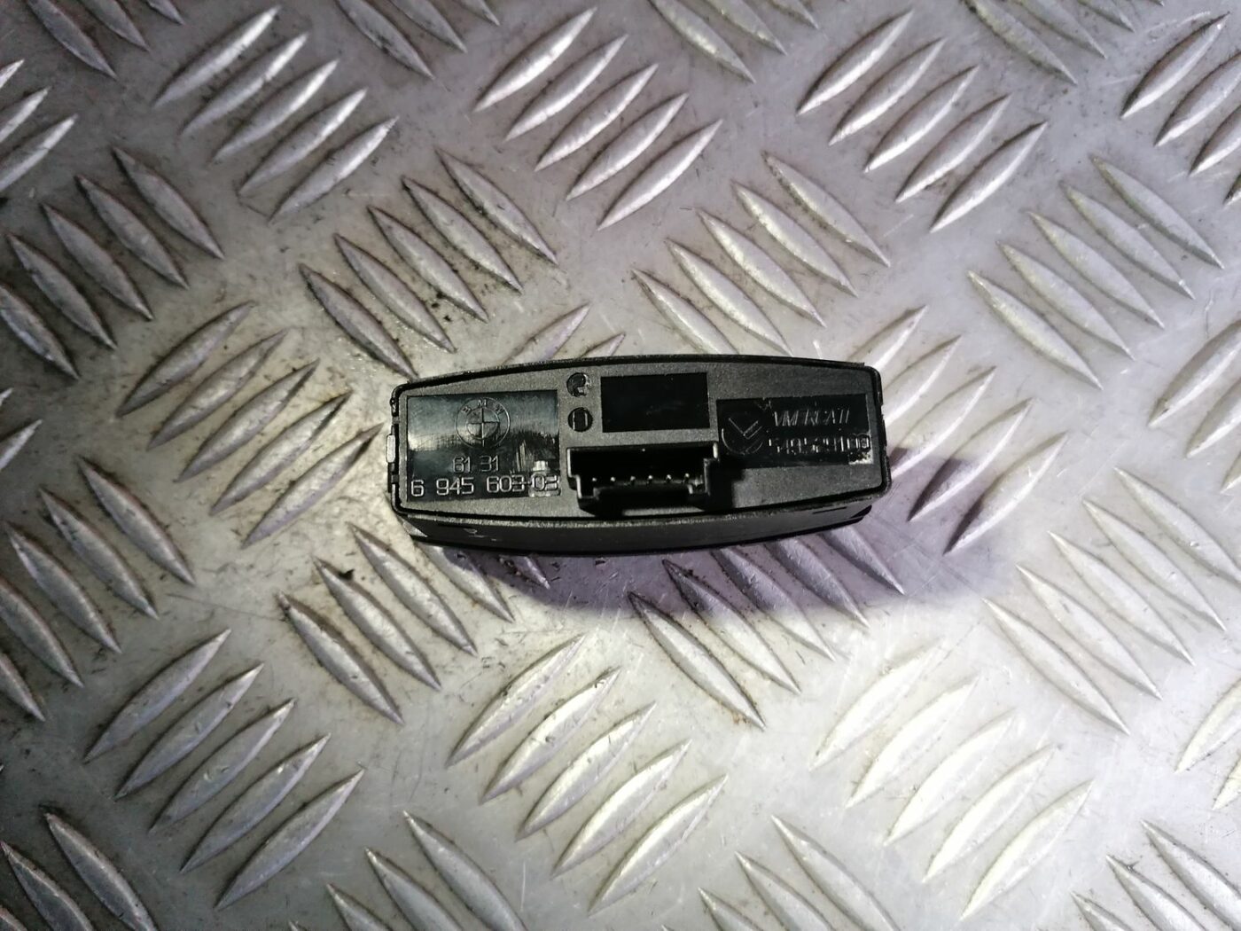 Mērinstrumentu paneļa pārslēgšanas pogas priekš BMW 1 E87 2007 GRAPHITE 3 Mērinstrumentu paneļa pārslēgšanas pogas priekš BMW 1 E87 2007 GRAPHITE