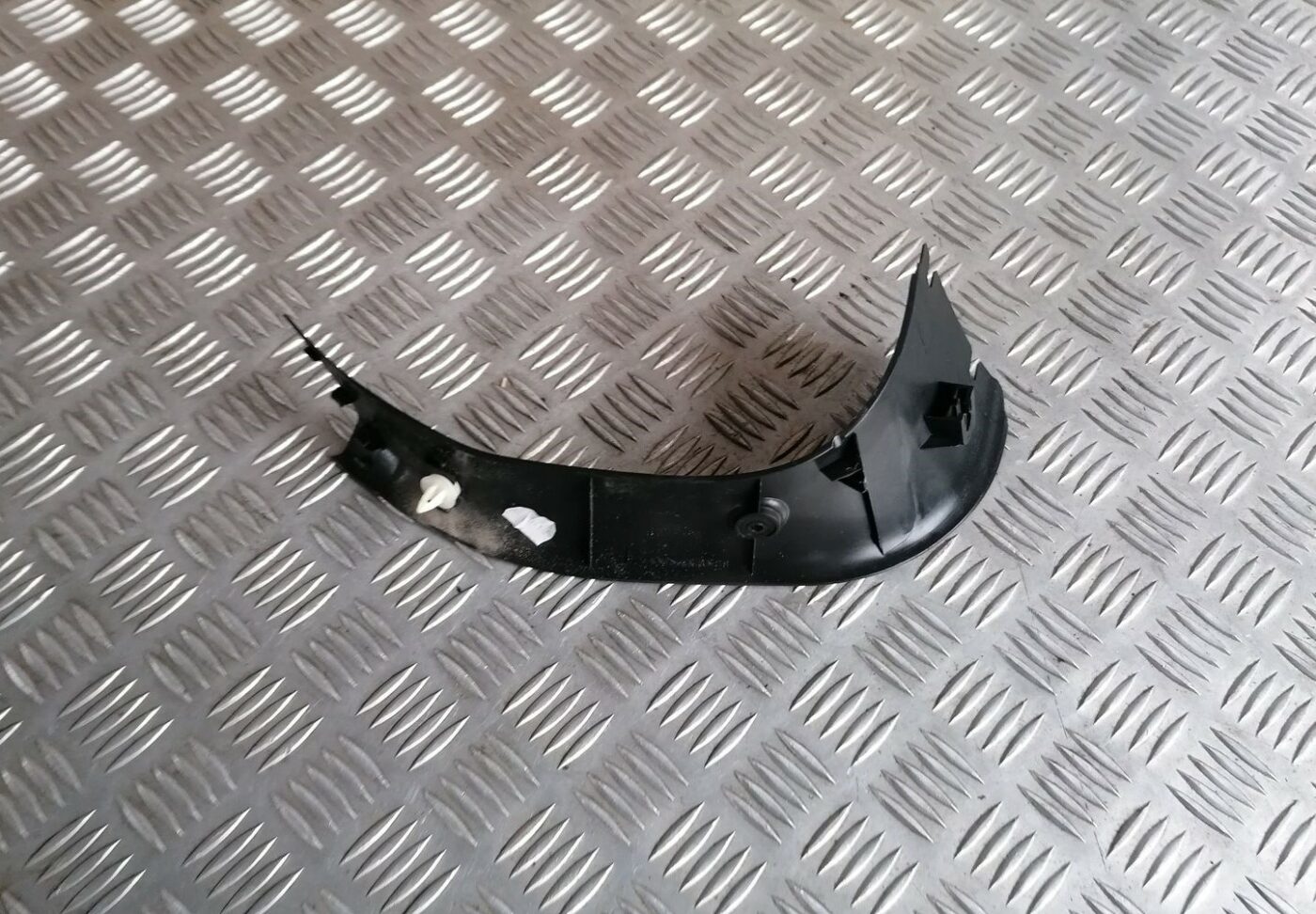 Bagāžnieka vāka apdare priekš BMW 1 E87 2007 GRAPHITE 2 Bagāžnieka vāka apdare priekš BMW 1 E87 2007 GRAPHITE