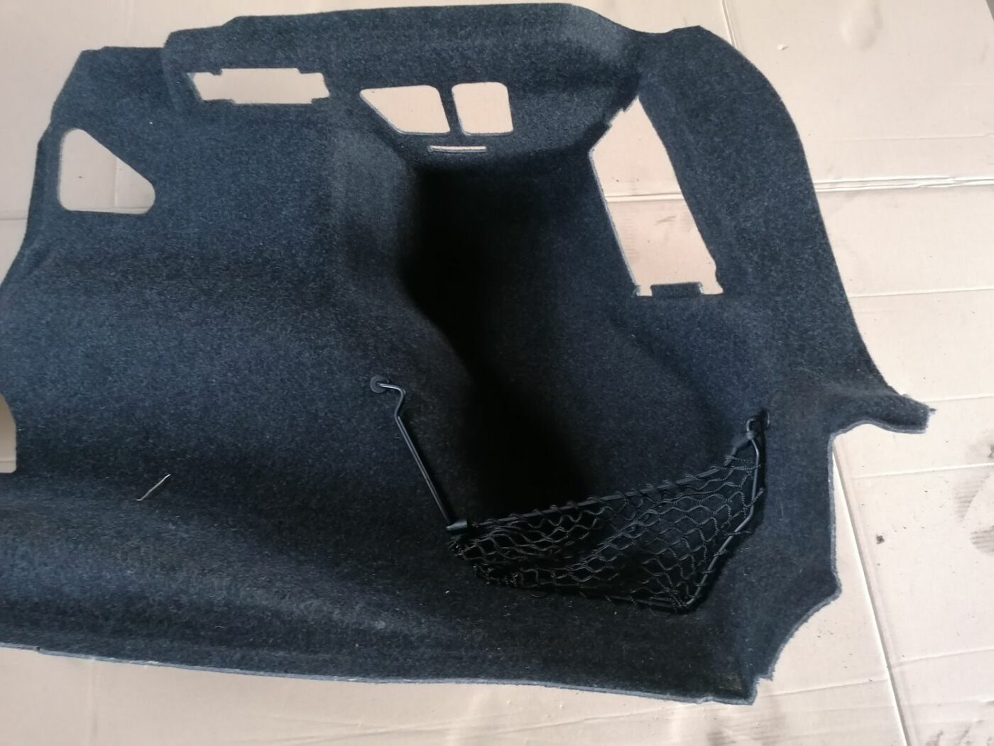 Bagāžnieka nodalījuma sānu apdare priekš BMW 1 E87 2007 GRAPHITE 2 Bagāžnieka nodalījuma sānu apdare priekš BMW 1 E87 2007 GRAPHITE