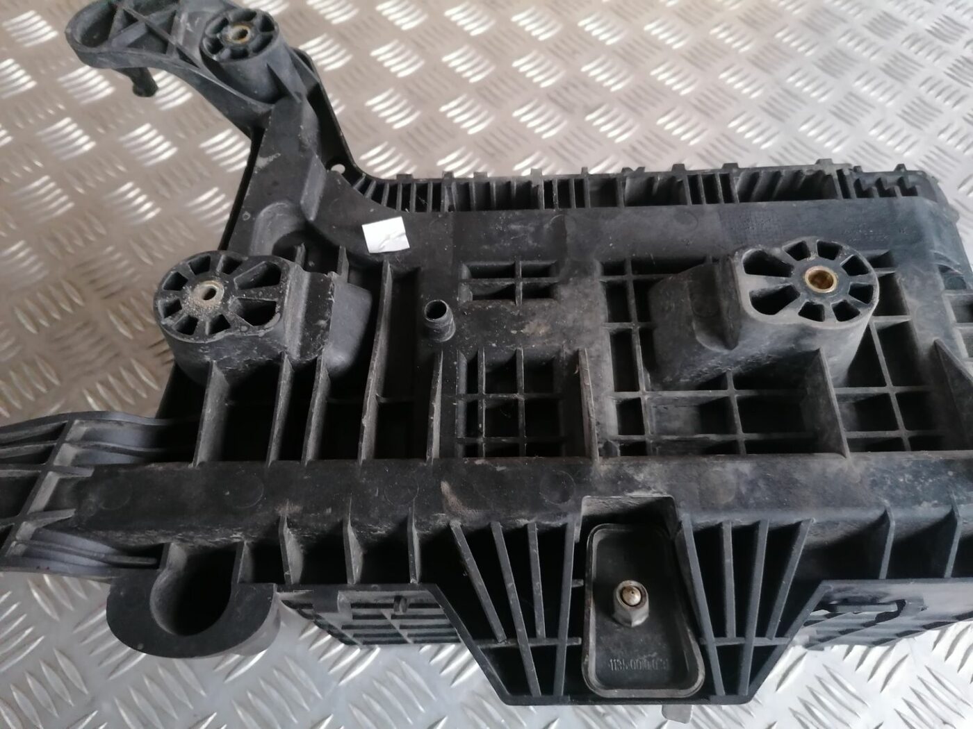 Akumulatora stiprināšanas korpuss priekš SKODA OCTAVIA 2012 4 Akumulatora stiprināšanas korpuss priekš SKODA OCTAVIA 2012