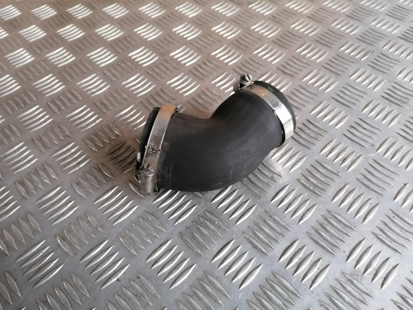 Interkulera caurule priekš SKODA OCTAVIA 2012 2 Interkulera caurule priekš SKODA OCTAVIA 2012