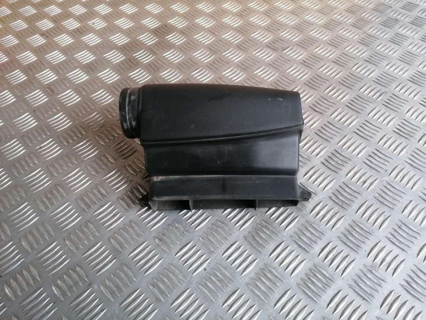 Gaisa vads priekš SKODA OCTAVIA 2012 1 Gaisa vads priekš SKODA OCTAVIA 2012