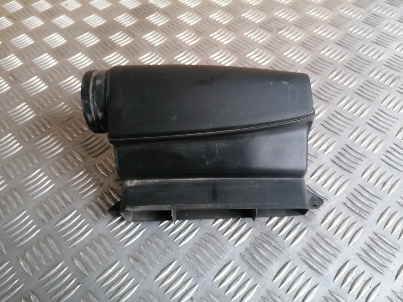 Gaisa vads priekš SKODA OCTAVIA 2012 2 Gaisa vads priekš SKODA OCTAVIA 2012