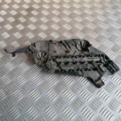 Priekšēja luktura kronšteins priekš SKODA OCTAVIA 2012