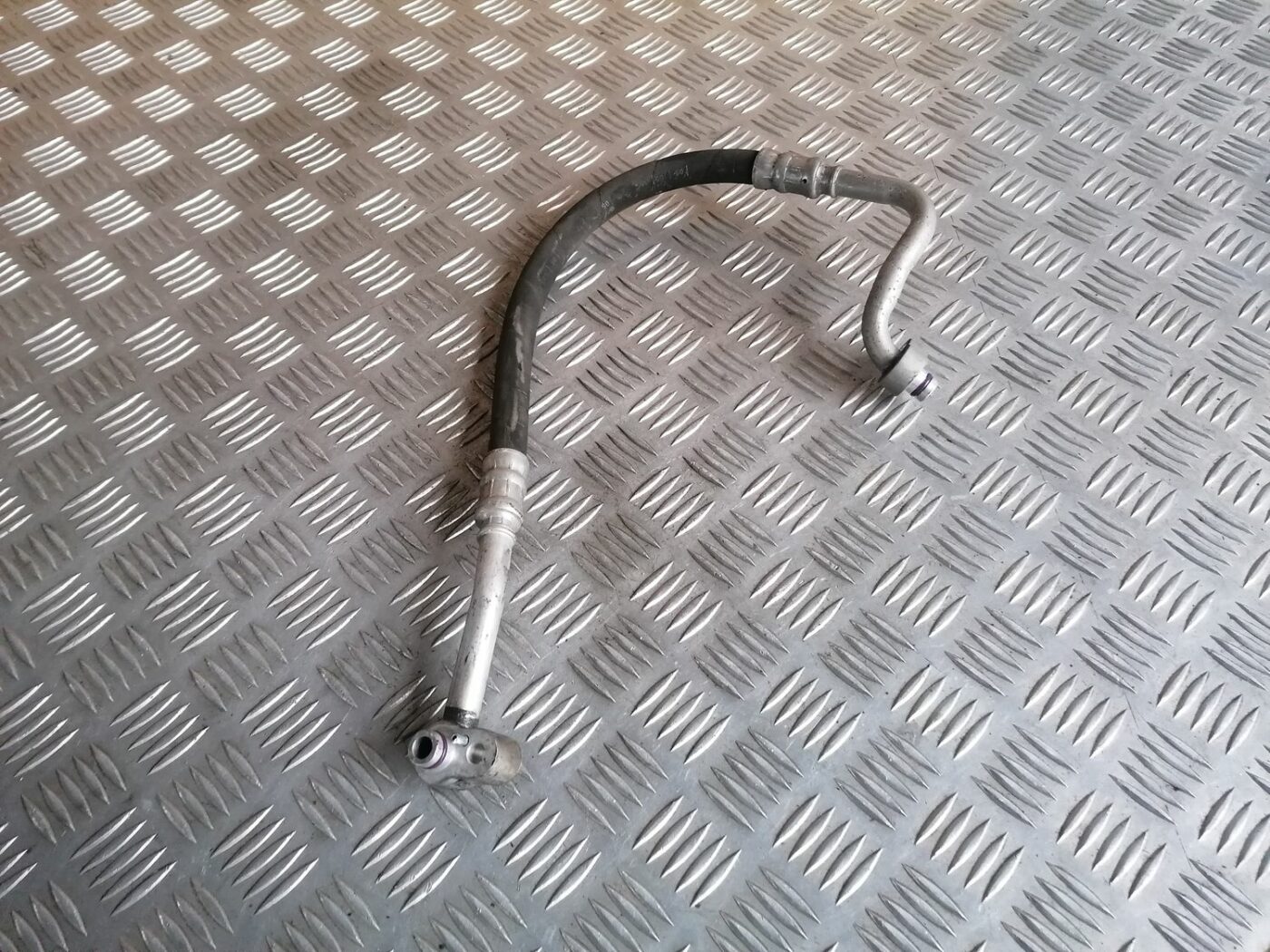 Gaisa kondicioniera caurule priekš SKODA OCTAVIA 2012 3 Gaisa kondicioniera caurule priekš SKODA OCTAVIA 2012