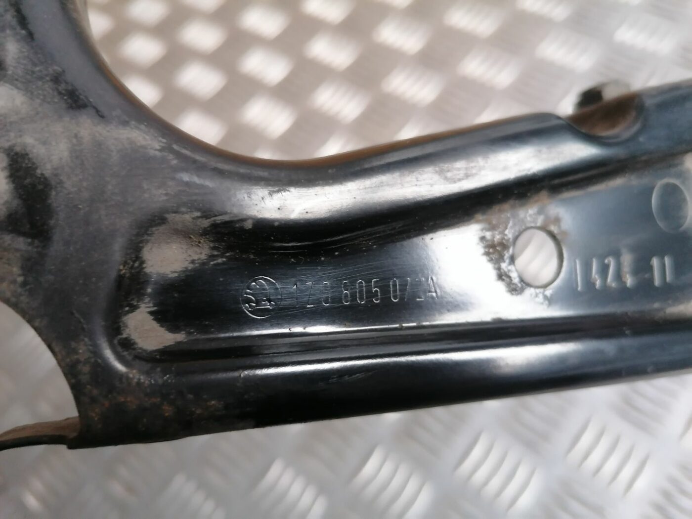 Priekšēja luktura kronšteins priekš SKODA OCTAVIA 2012 5 Priekšēja luktura kronšteins priekš SKODA OCTAVIA 2012