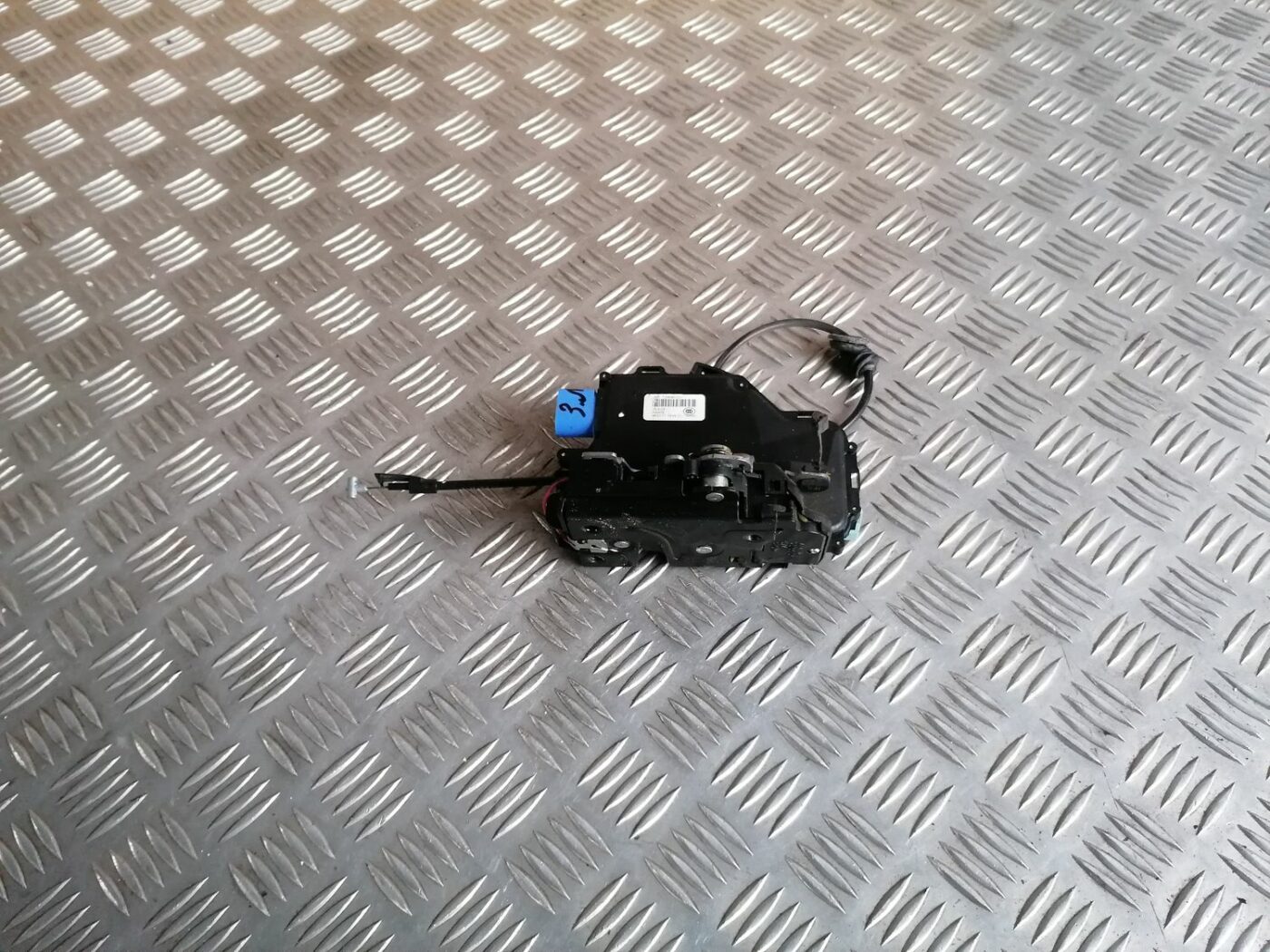 Aizmugurējo kreiso durvju slēdzene priekš SKODA OCTAVIA 2012 1 Aizmugurējo kreiso durvju slēdzene priekš SKODA OCTAVIA 2012